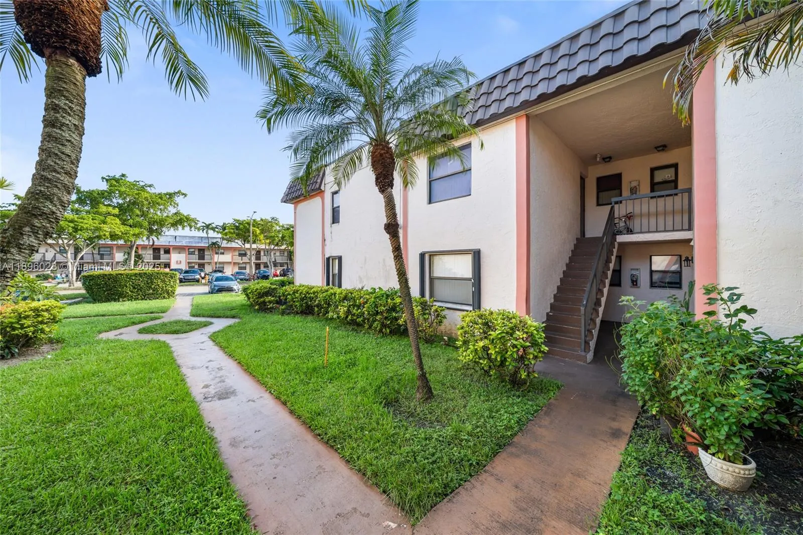 2 bedroom 2 bath for sale at 861 NE 207th Ln # 14, Miami FL 33179