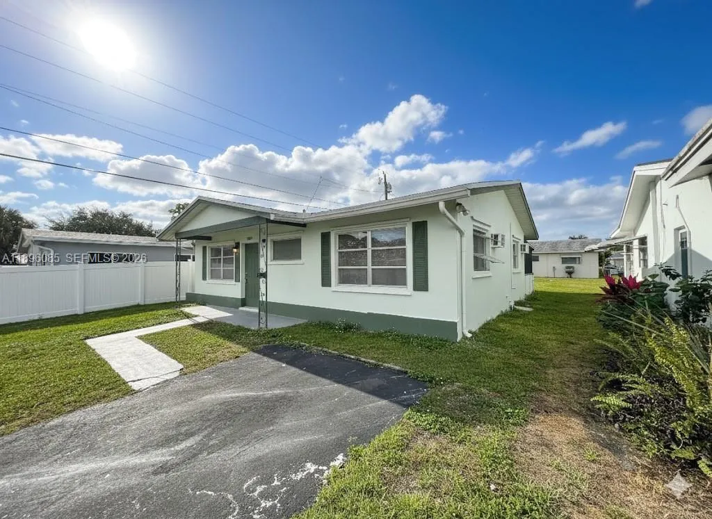 2 bedroom 2 bath for sale at 5404 NW 26th Rd, Tamarac FL 33309