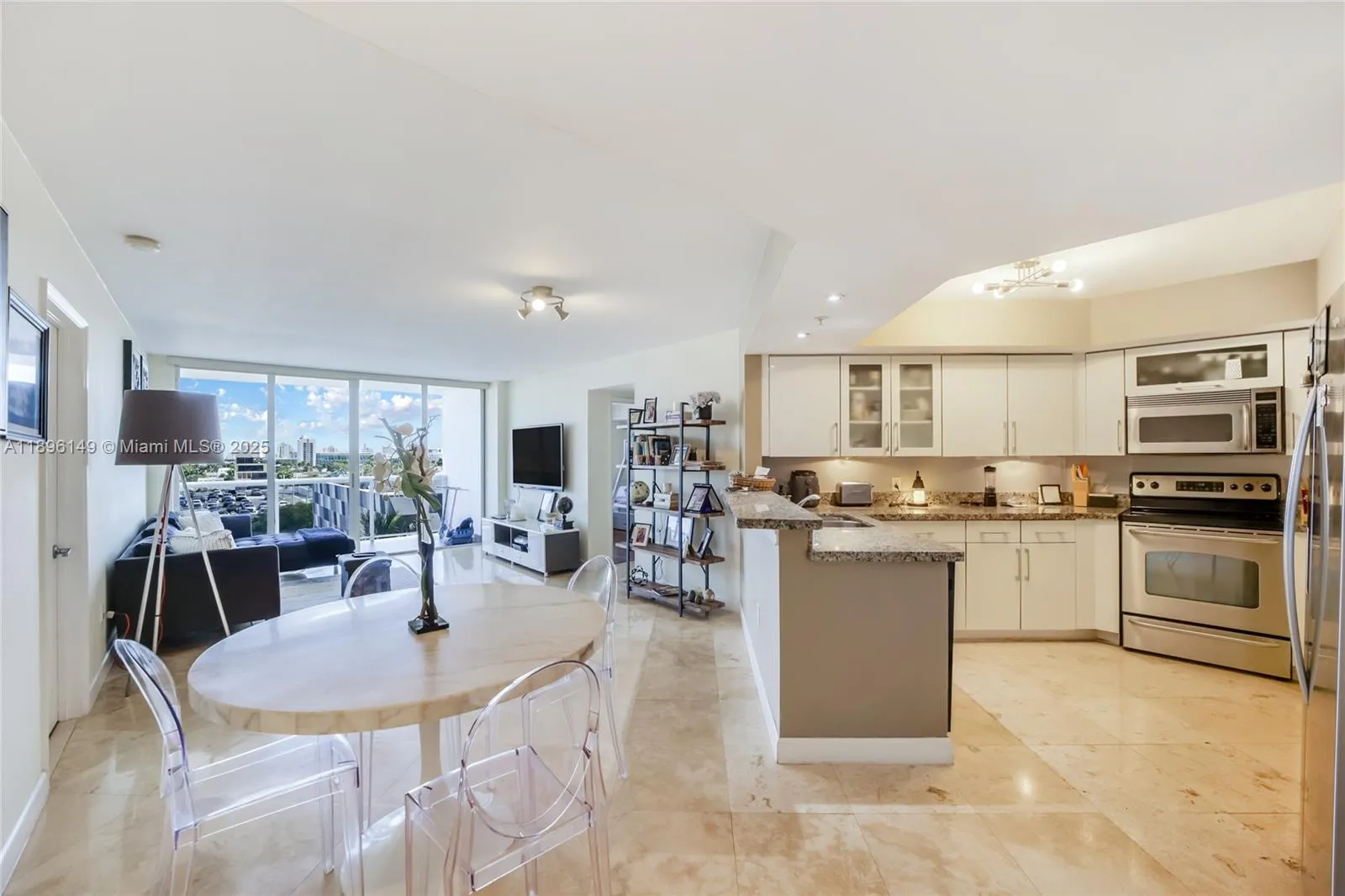 1900 Sunset Harbour Dr # 811, Miami Beach FL 33139