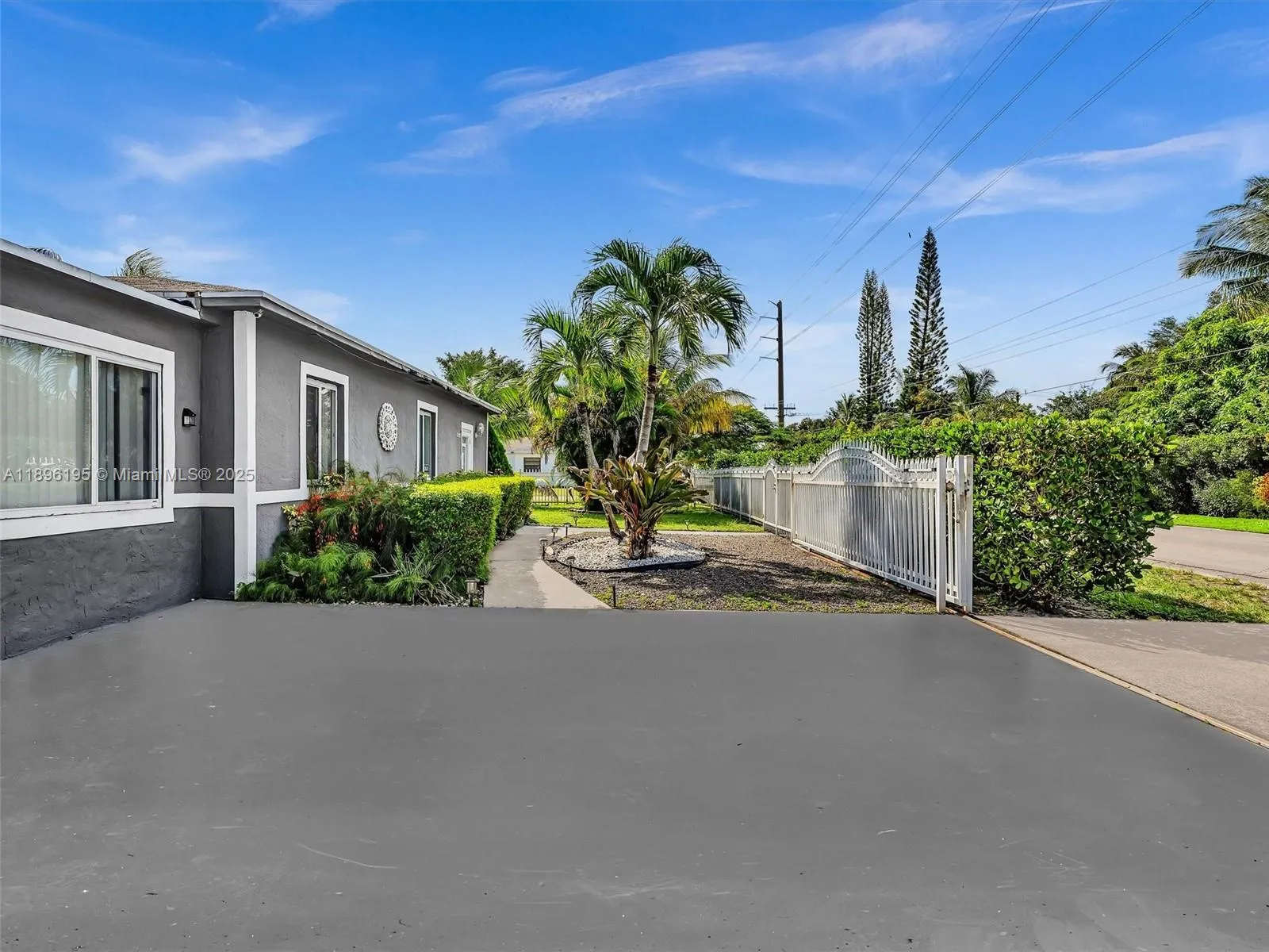 3 bedroom 2 bath for sale at 10055 NW 5th Ave, Unincorporated Dade County FL 33150