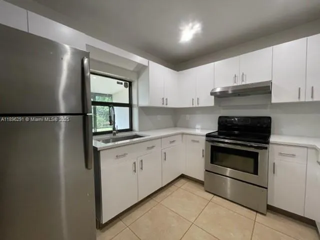 6141 Wiley St, Hollywood FL 33023