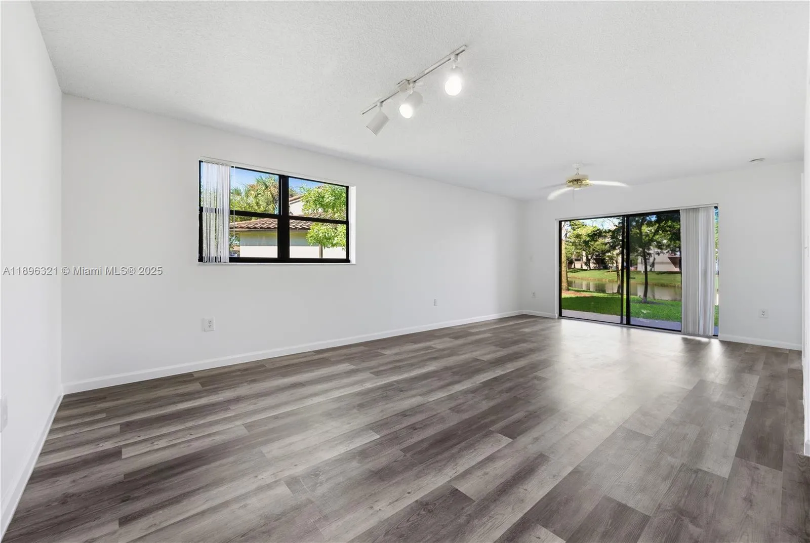 9877 Nob Hill Ct, Sunrise FL 33351