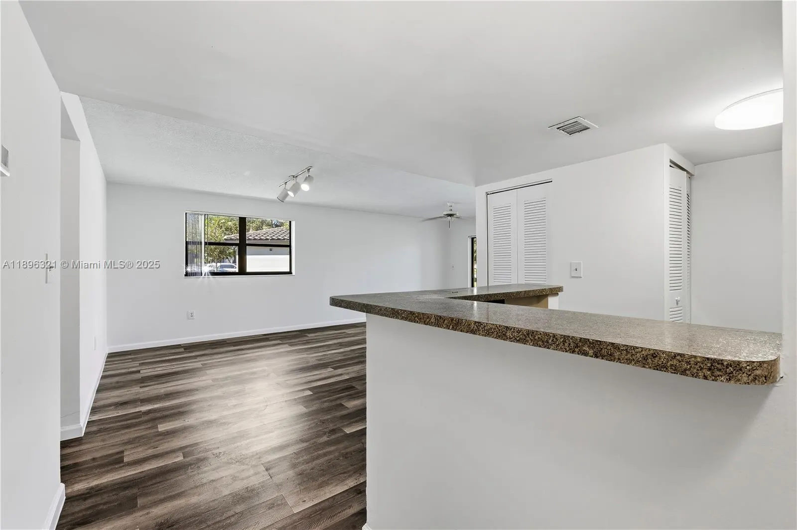 9877 Nob Hill Ct, Sunrise FL 33351