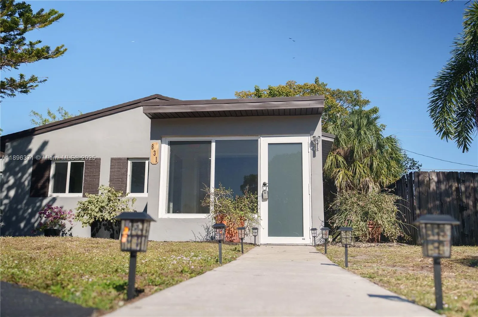 3 bedroom 1 bath for sale at 631 NE 57th St, Oakland Park FL 33334