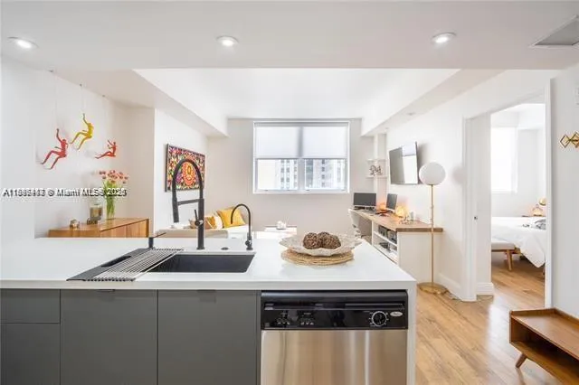 1 bedroom 1 bath for sale at 111 E Flagler St # 708, Miami FL 33131