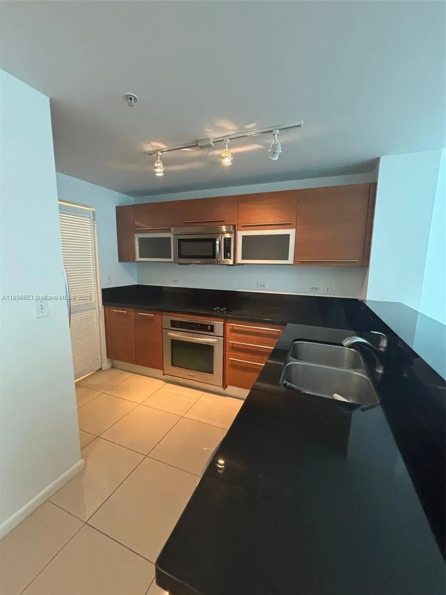 244 Biscayne Blvd # 1606, Miami FL 33132