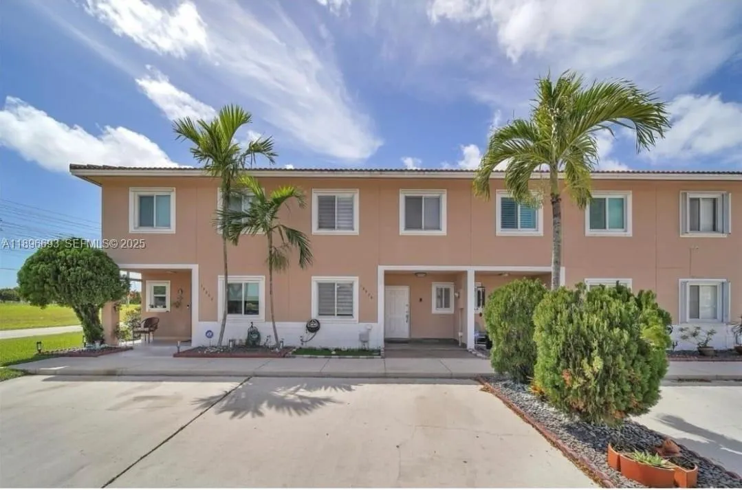3 bedroom 2 bath for sale at 13906 SW 173rd Ter # 13906, Miami FL 33177