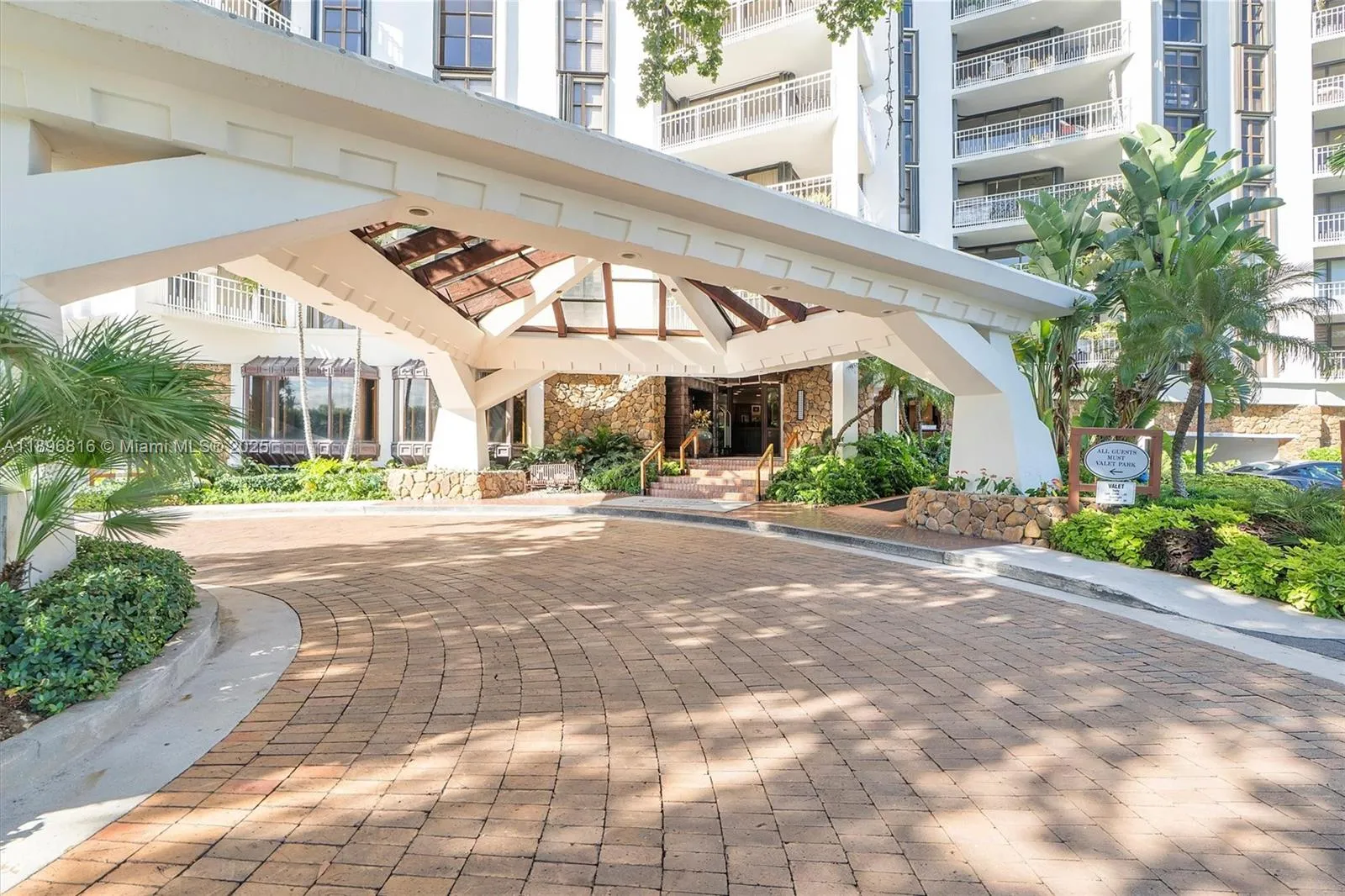 4000 Towerside Ter # 402, Miami FL 33138
