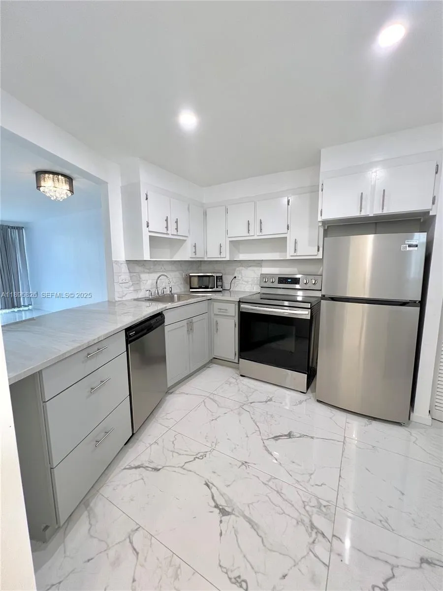 1 bedroom 1 bath for sale at 1710 NE 191st St # 3, Miami FL 33179