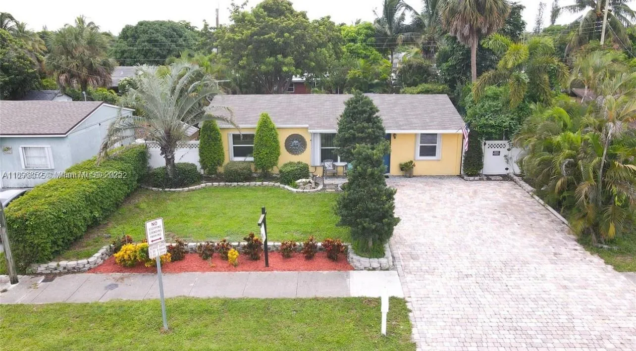 3 bedroom 1 bath for sale at 6270 SW 18th Ct, North Lauderdale FL 33068