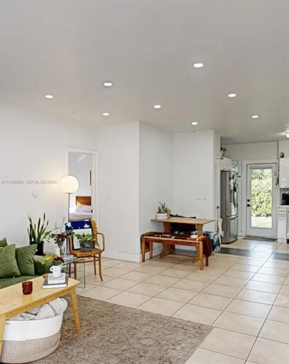 281 NE 112th St, Miami FL 33161