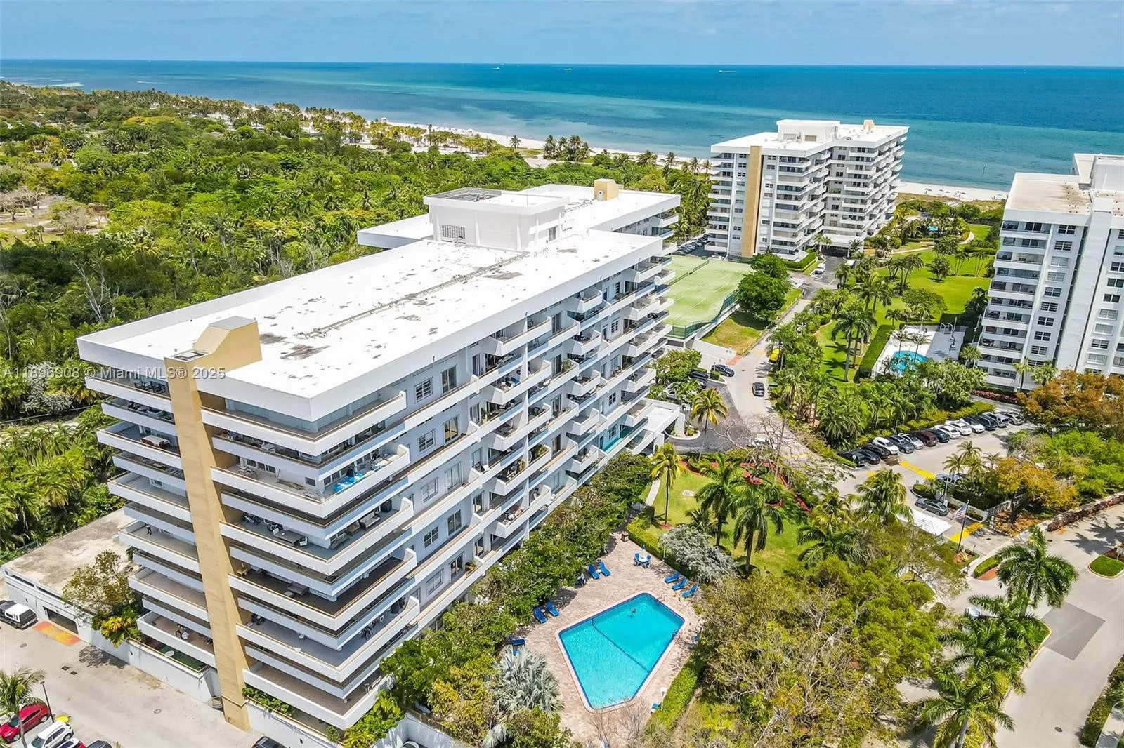 1 bedroom 1 bath for sale at 155 Ocean Lane Dr # 302, Key Biscayne FL 33149