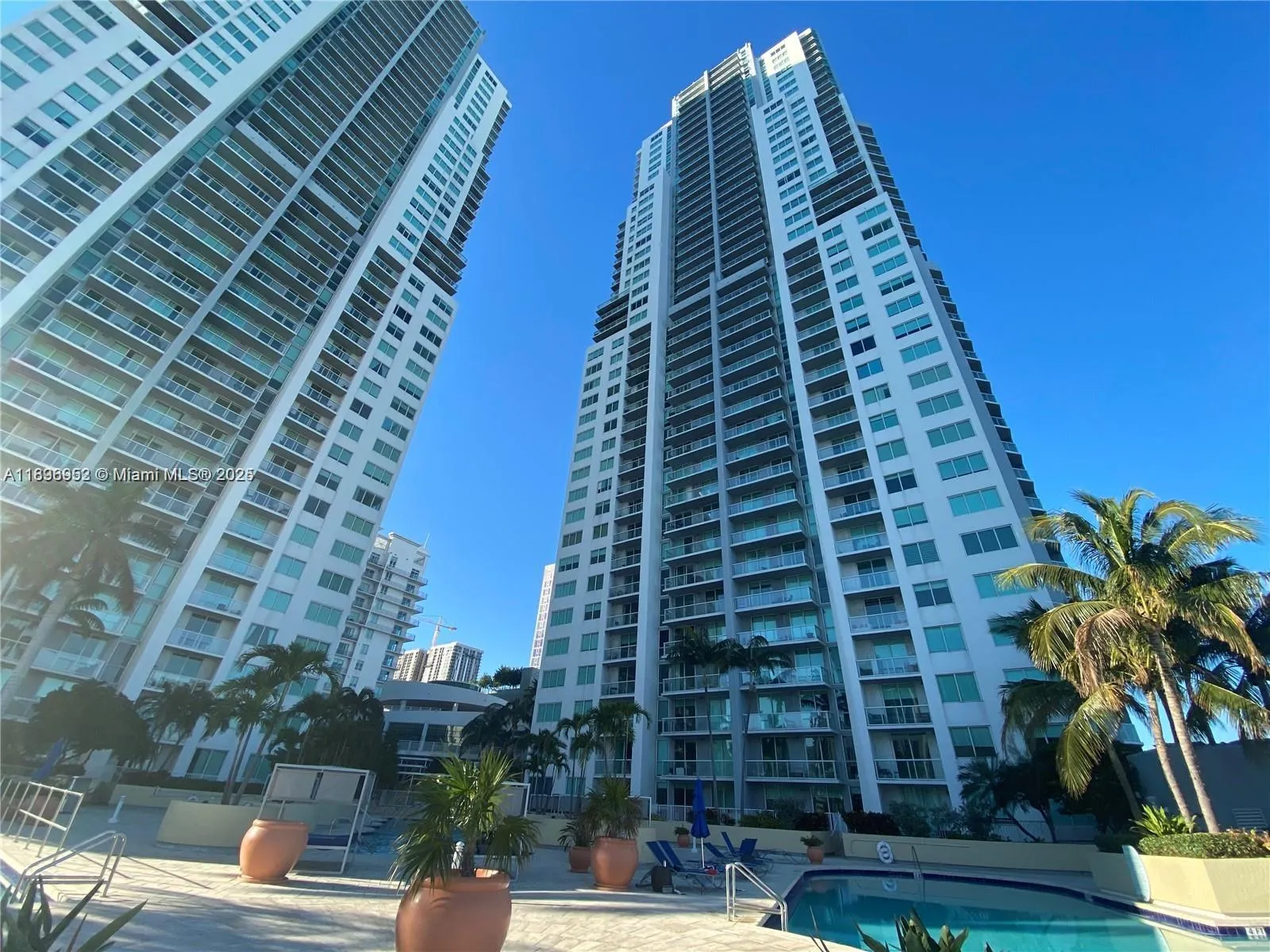 2 bedroom 2 bath for sale at 244 Biscayne Blvd # 3708, Miami FL 33132