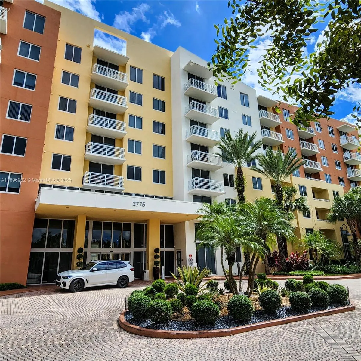 2 bedroom 2 bath for sale at 2775 NE 187th St # 120, Aventura FL 33180