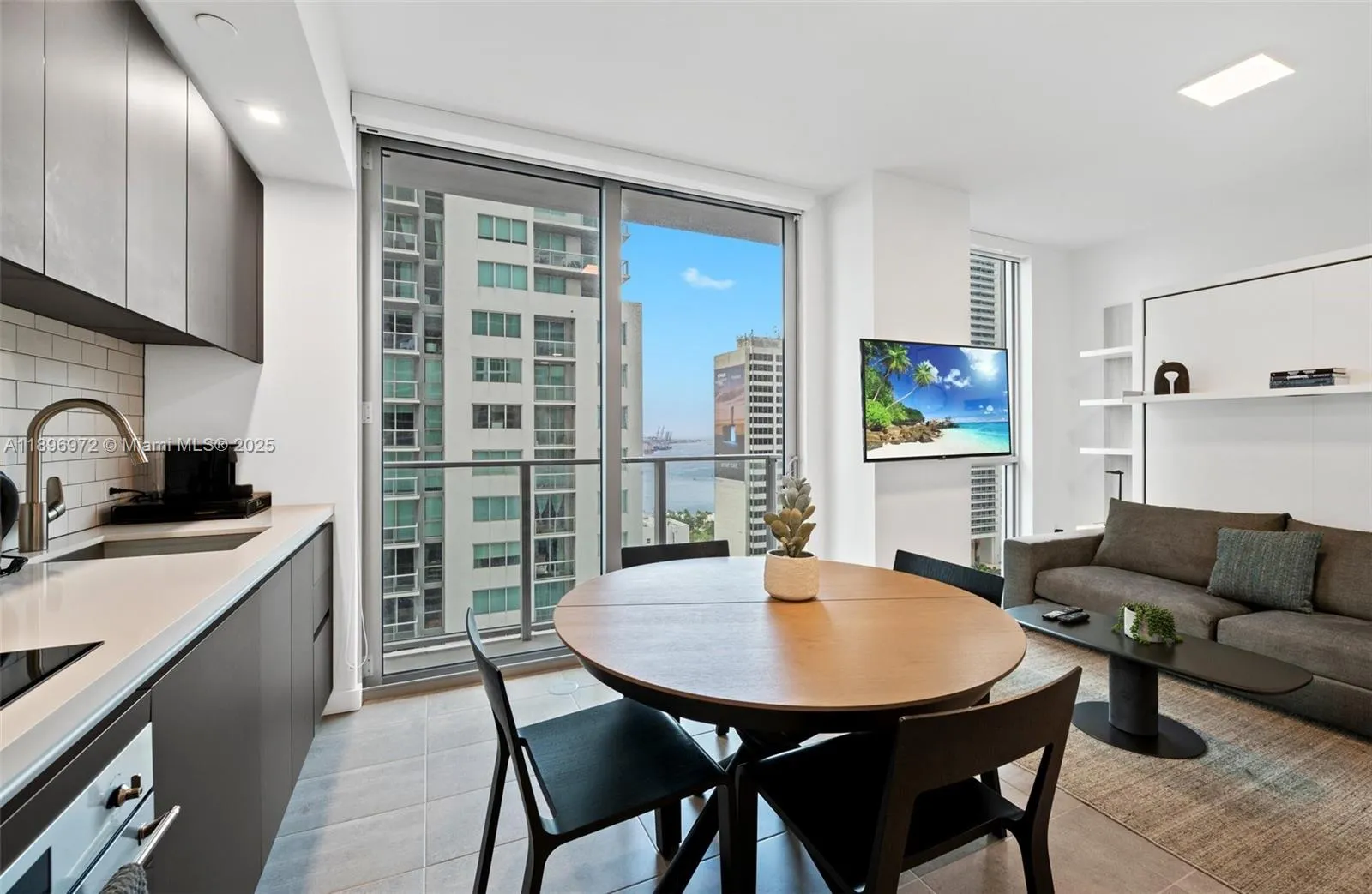 227 NE 2nd St # 2512, Miami FL 33132