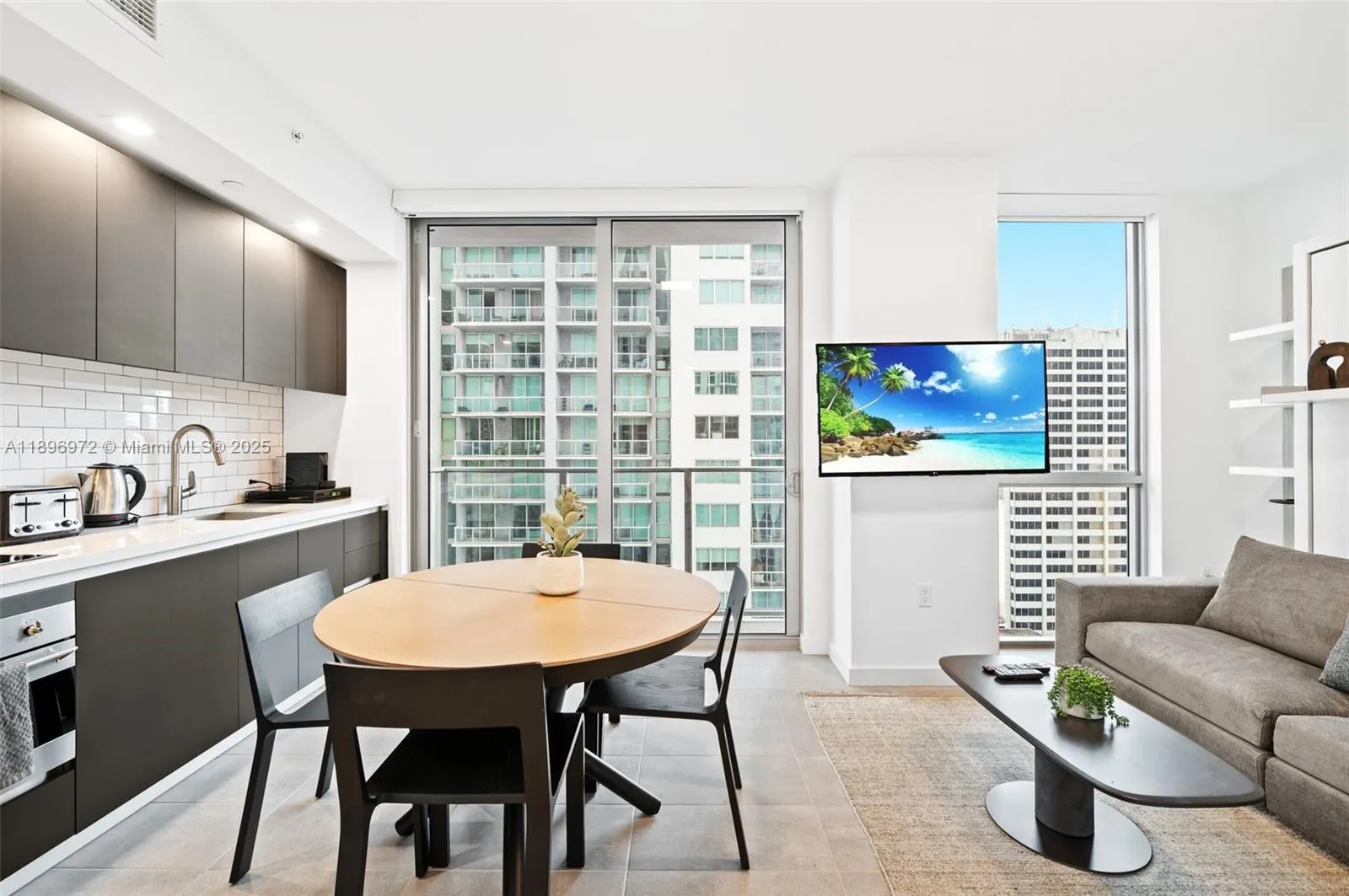 227 NE 2nd St # 2512, Miami FL 33132