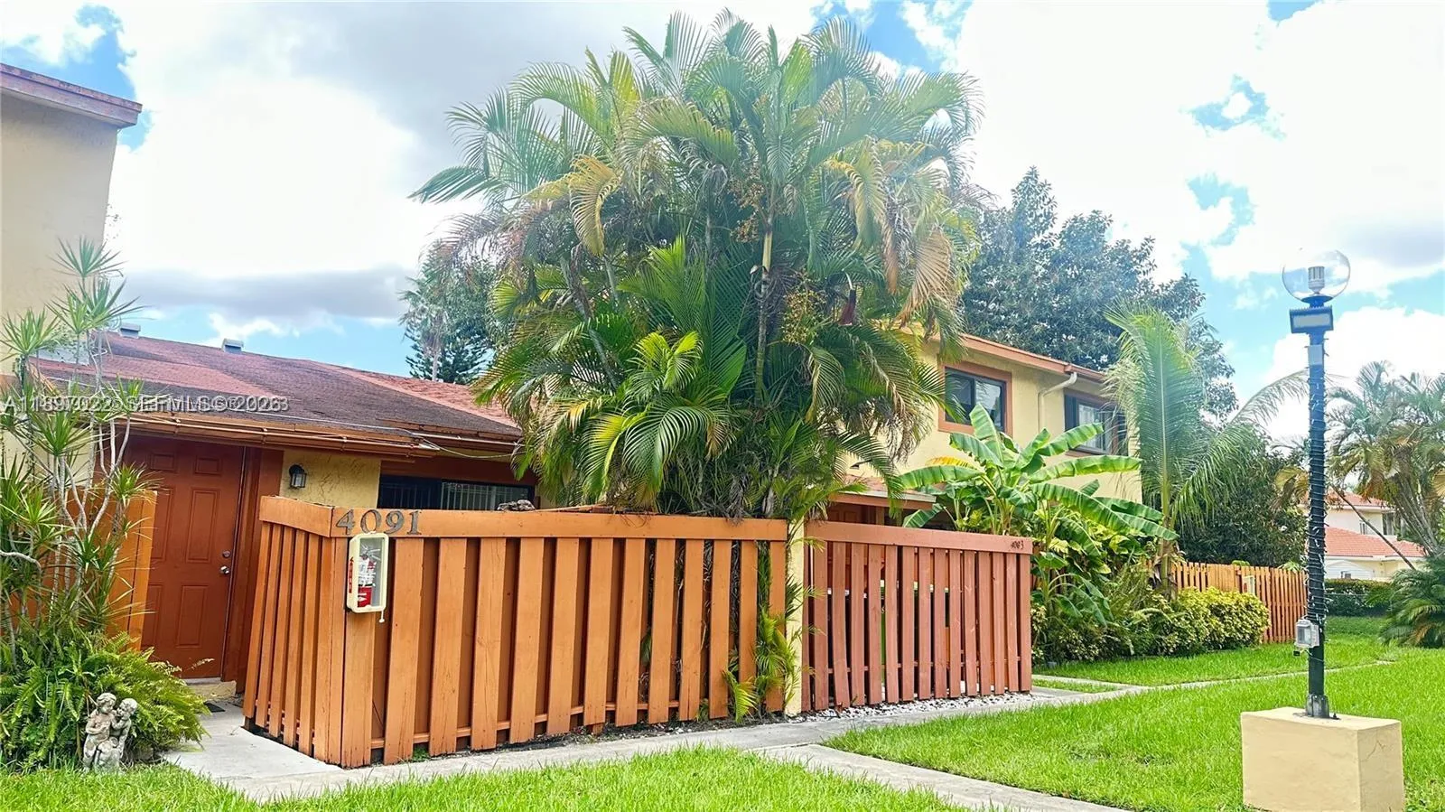 1 bedroom 1 bath for sale at 4091 Sierra Te # 4091, Sunrise FL 33351