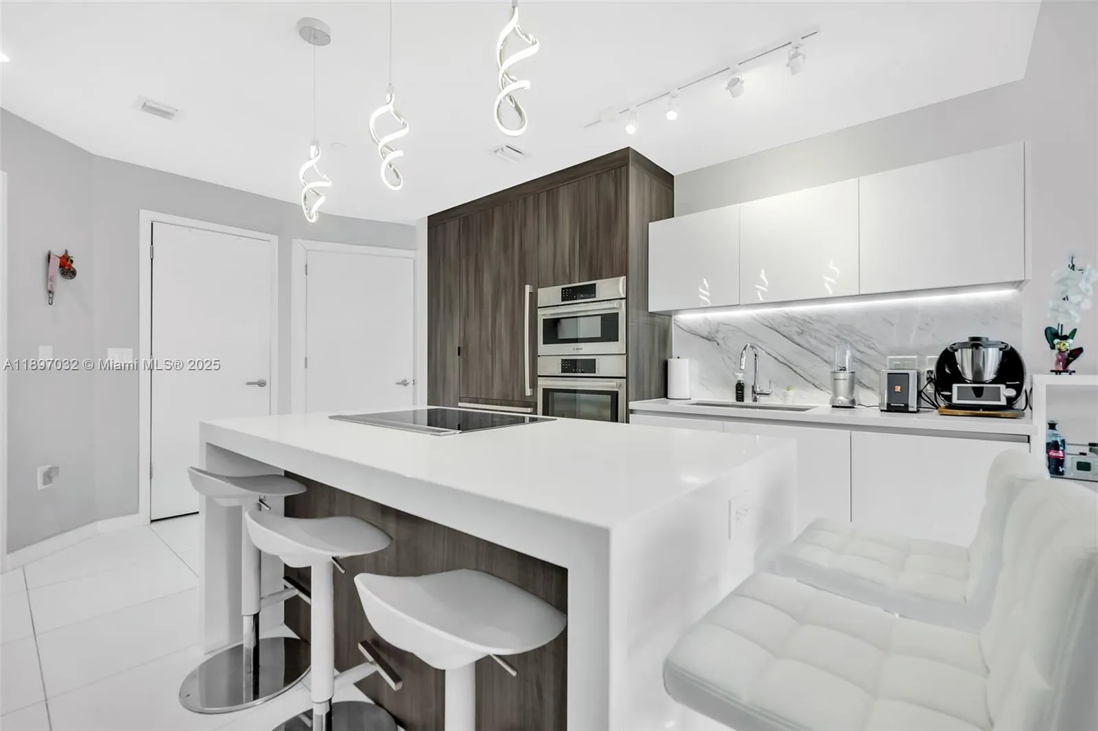 2 bedroom 2 bath for sale at 851 NE 1st Ave # 806, Miami FL 33132