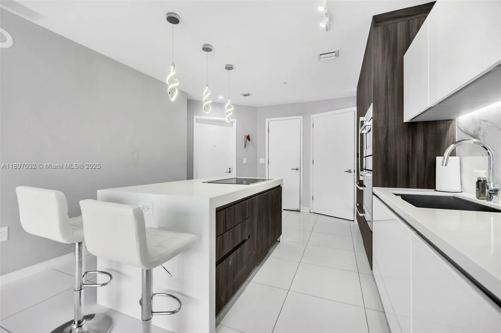851 NE 1st Ave # 806, Miami FL 33132