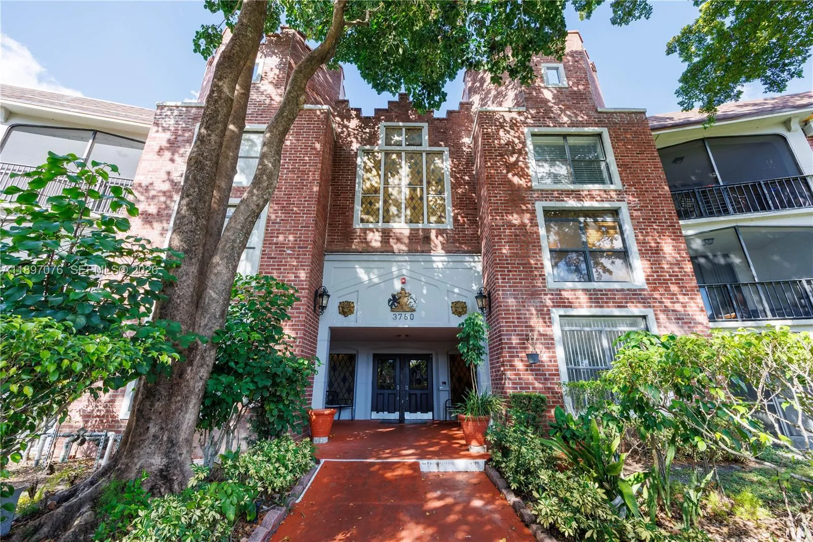 1 bedroom 1 bath for sale at 3760 Inverrary Dr # 3D, Lauderhill FL 33319