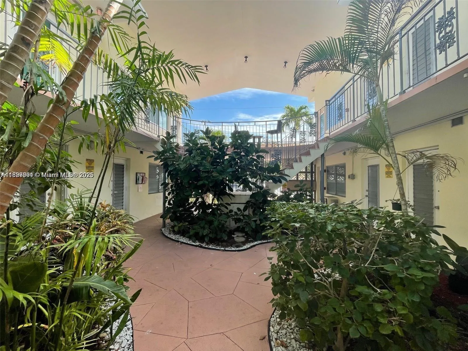 8040 Tatum Waterway Dr # 3, Miami Beach FL 33141