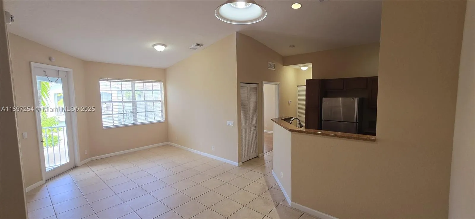3020 Laurel Ridge Cir, Riviera Beach FL 33404