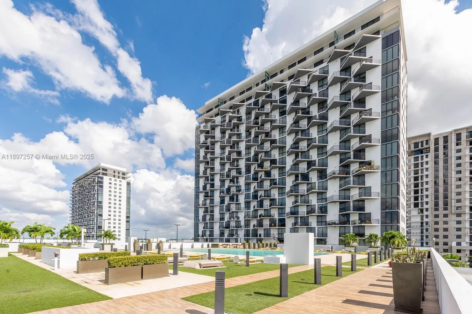 1 bedroom 1 bath for sale at 5300 Paseo Blvd # 1907, Doral FL 33166