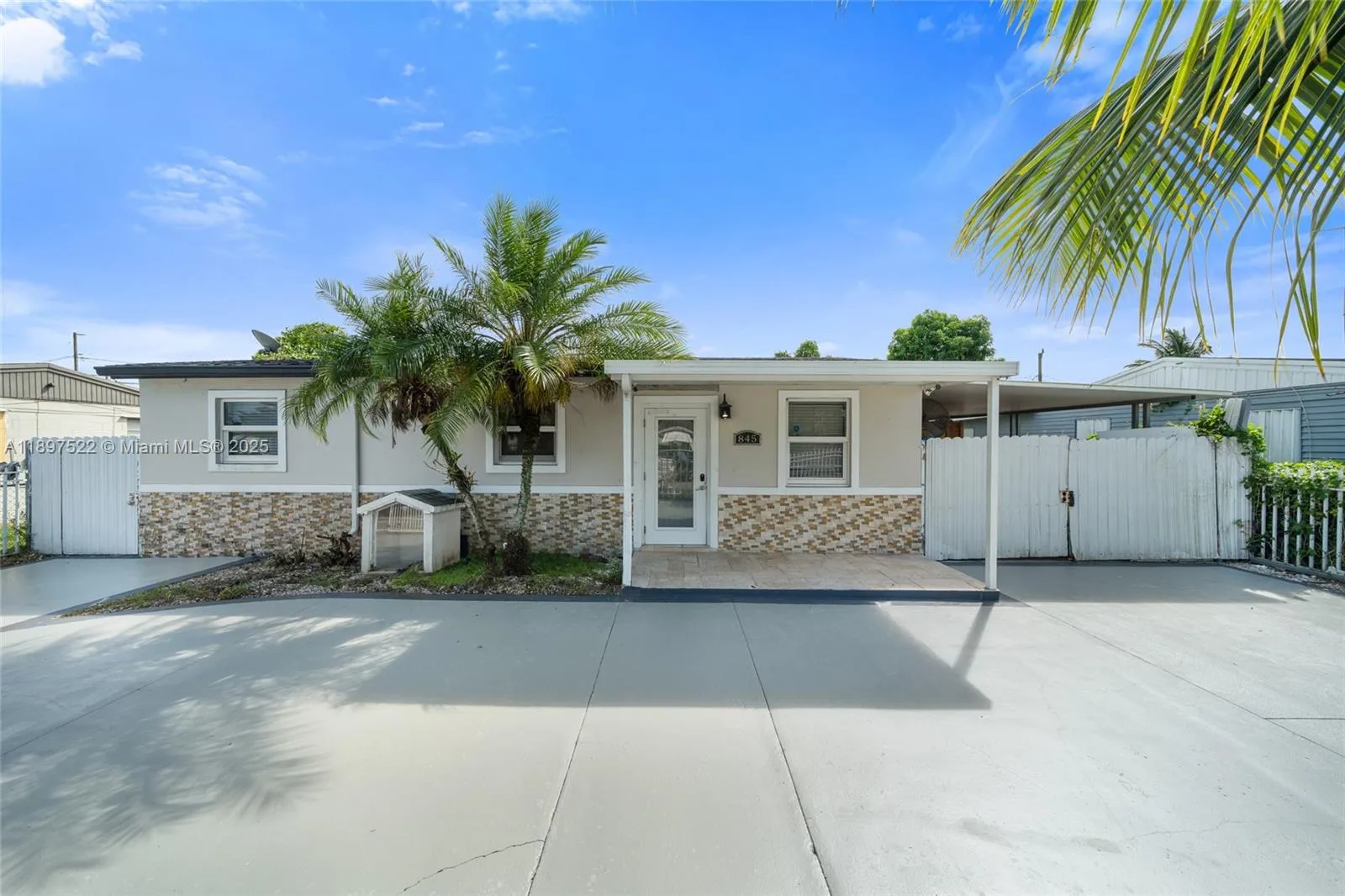 4 bedroom 3 bath for sale at 845 NW 2nd St, Florida City FL 33034