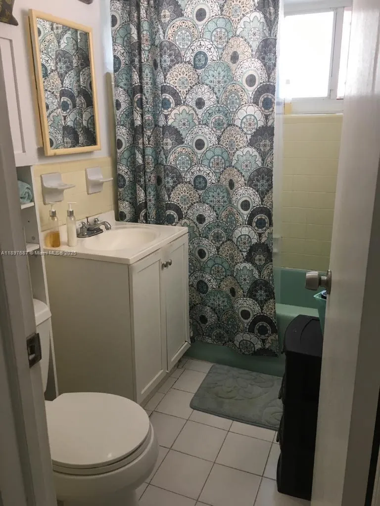 625 75th St, Miami Beach FL 33141