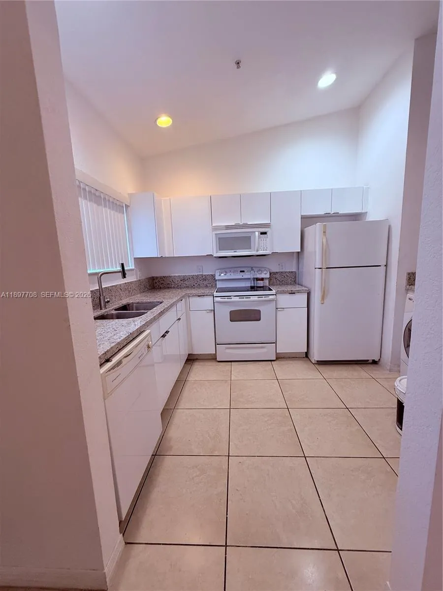 2 bedroom 2 bath for sale at 3820 SW 48th Ave # 31, Pembroke Park FL 33023