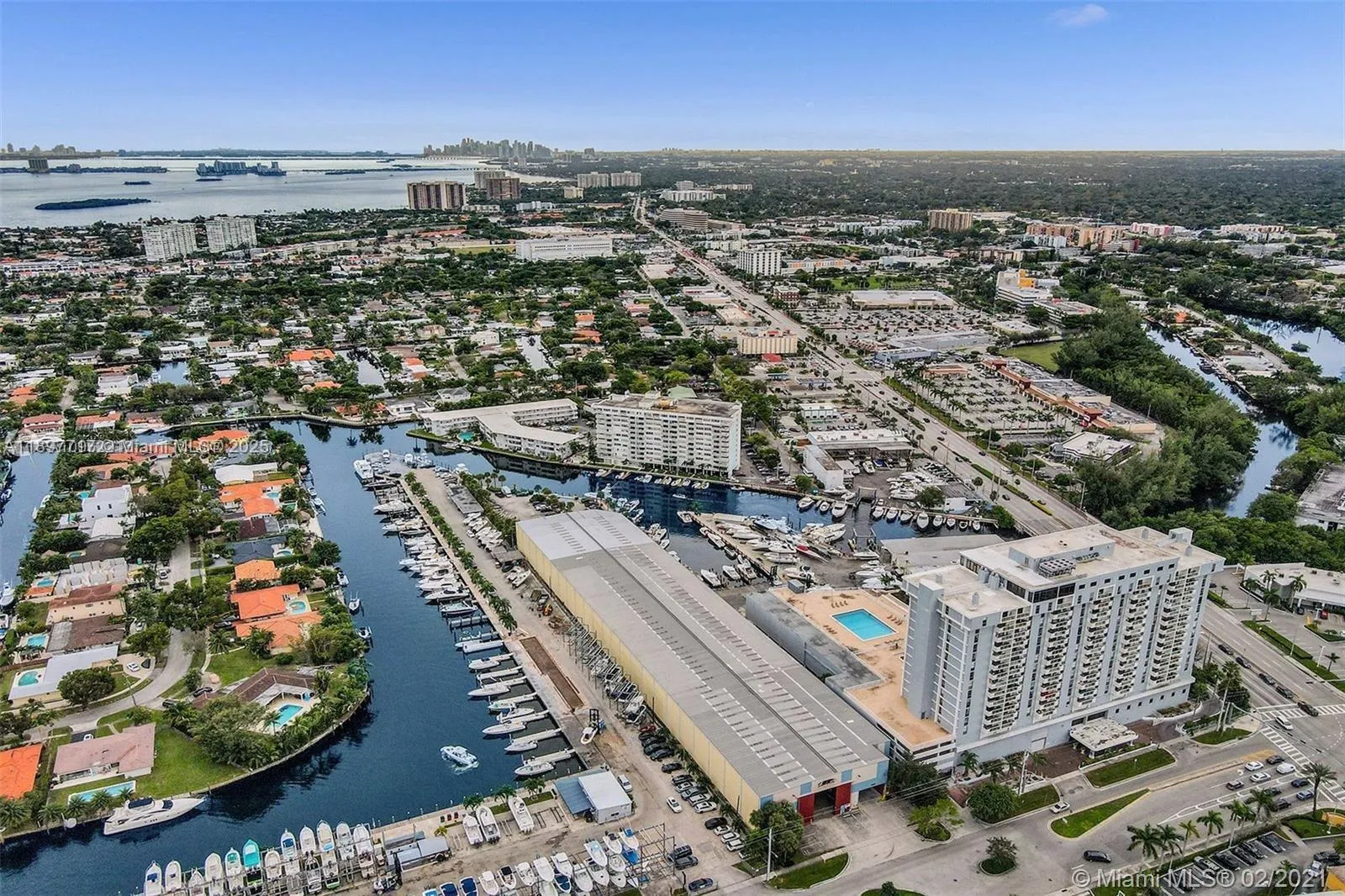 1 bedroom 1 bath for sale at 13499 Biscayne Blvd # 811, North Miami FL 33181