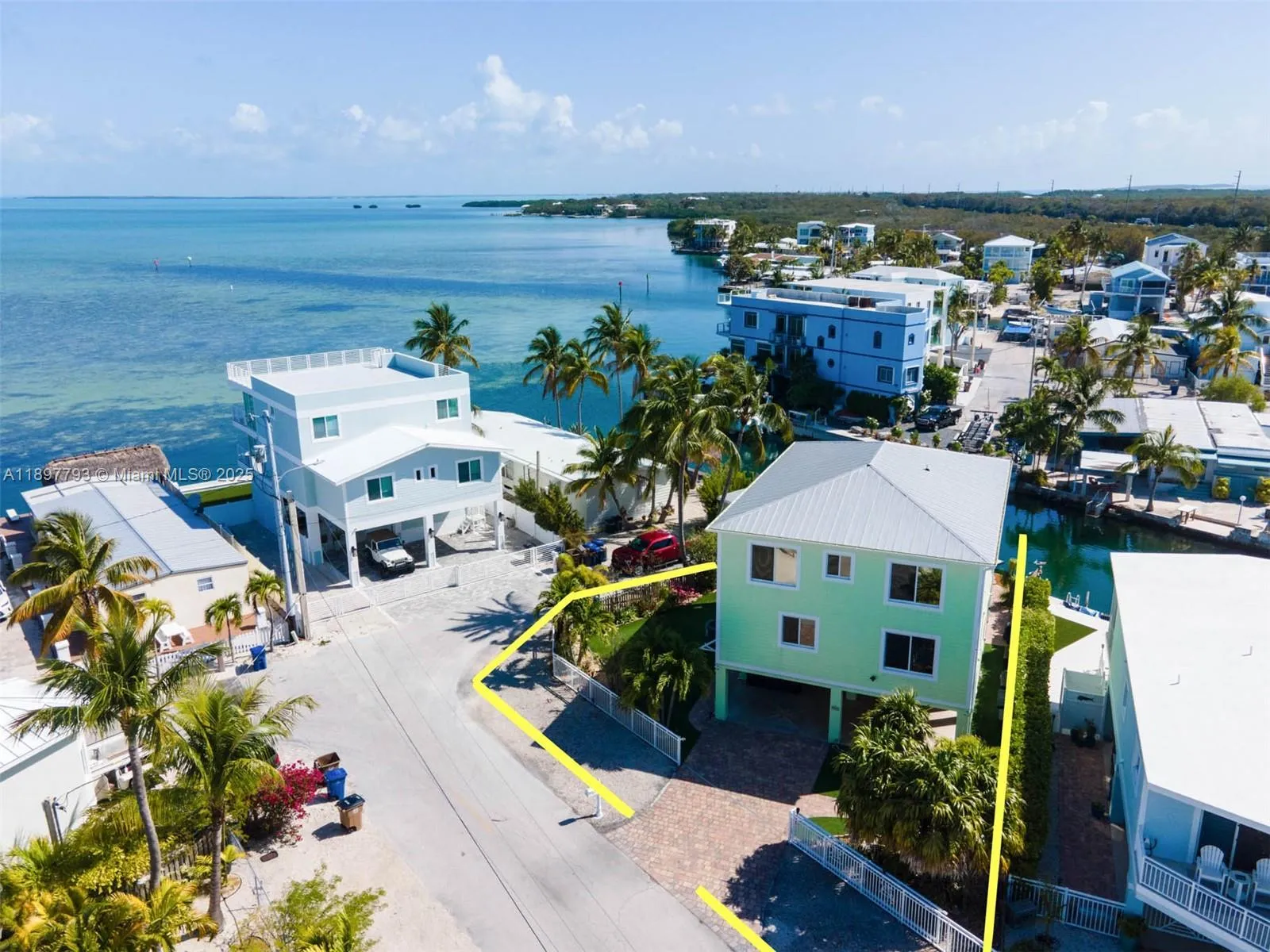 4 bedroom 3 bath for sale at 140 Fairwich Ct, Tavernier FL 33070