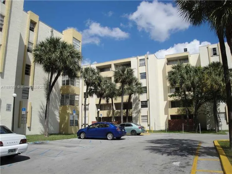 2 bedroom 2 bath Residential for sale at 10000 NW 80th Ct # 2309, Hialeah Gardens FL 33016