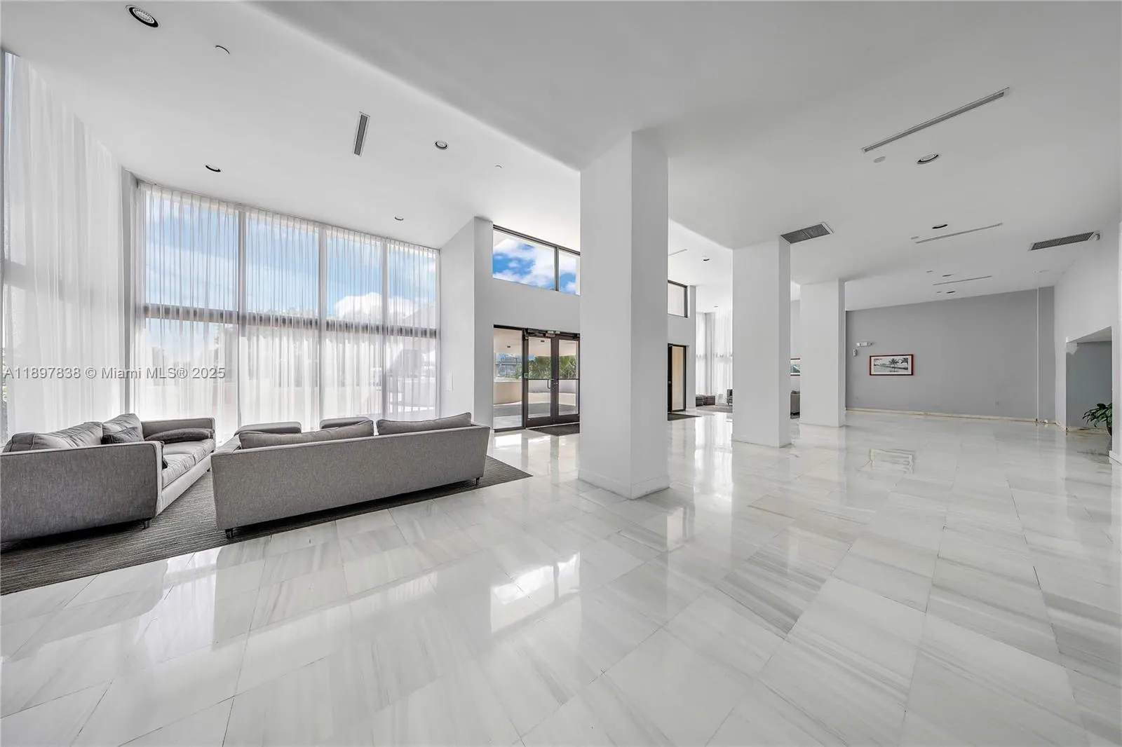 801 N Venetian Dr # 903, Miami FL 33139