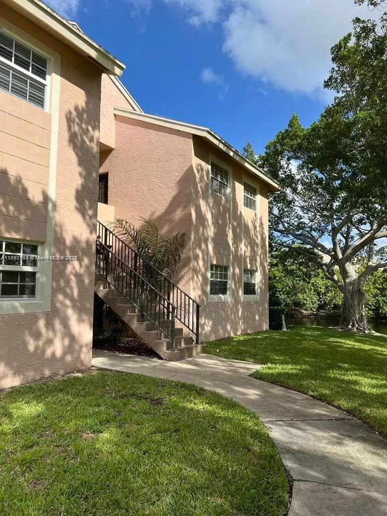 3 bedroom 2 bath for sale at 620 Cypress Club Way # I13, Deerfield Beach FL 33064