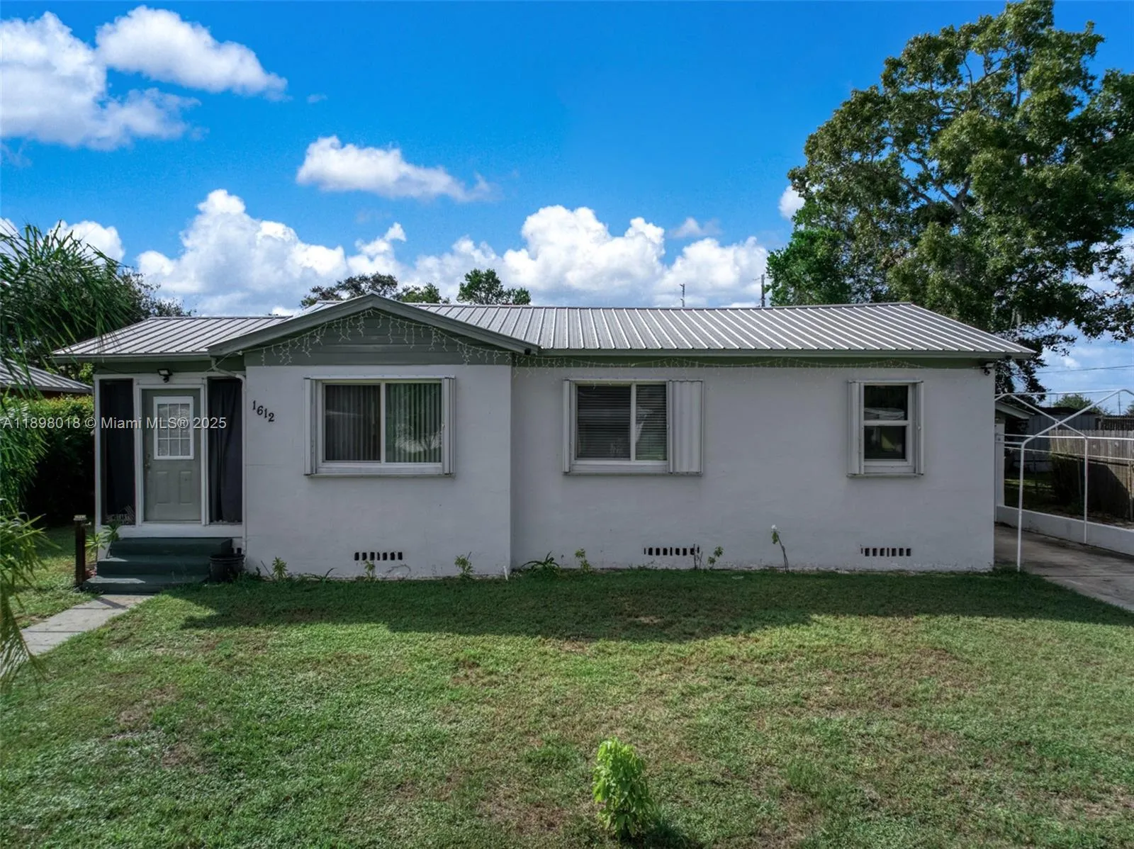 2 bedroom 1 bath for sale at 1612 Hitakee Ave, Sebring FL 33870