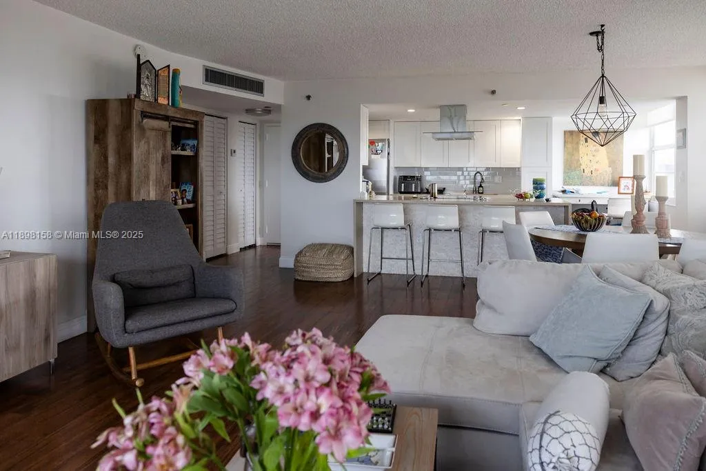 2 bedroom 2 bath for sale at 1300 Saint Charles Place, Pembroke Pines FL 33026