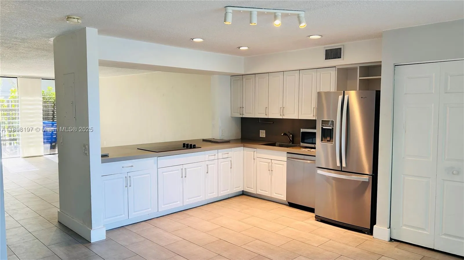 1666 NW 113th Way, Pembroke Pines FL 33026
