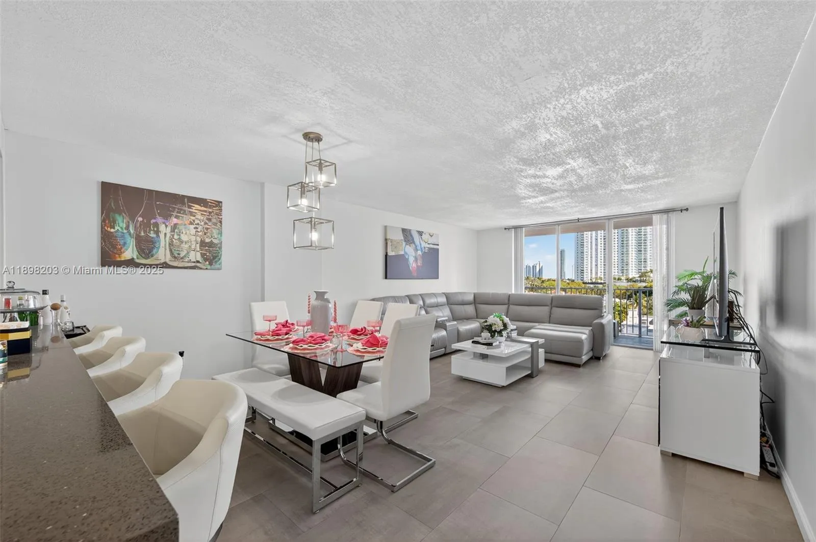 1 bedroom 1 bath for sale at 2851 NE 183rd St # 605E, Aventura FL 33160