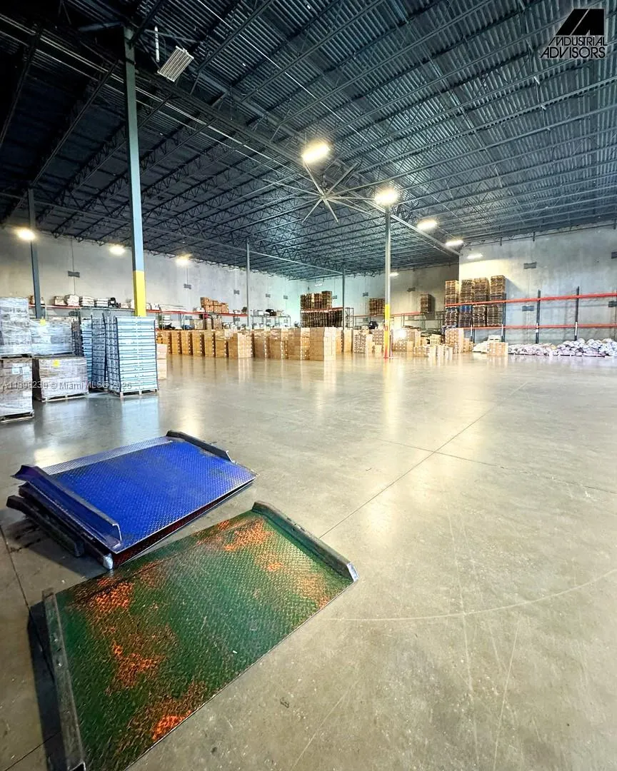 6725 NW 36th St, Miami FL 33166