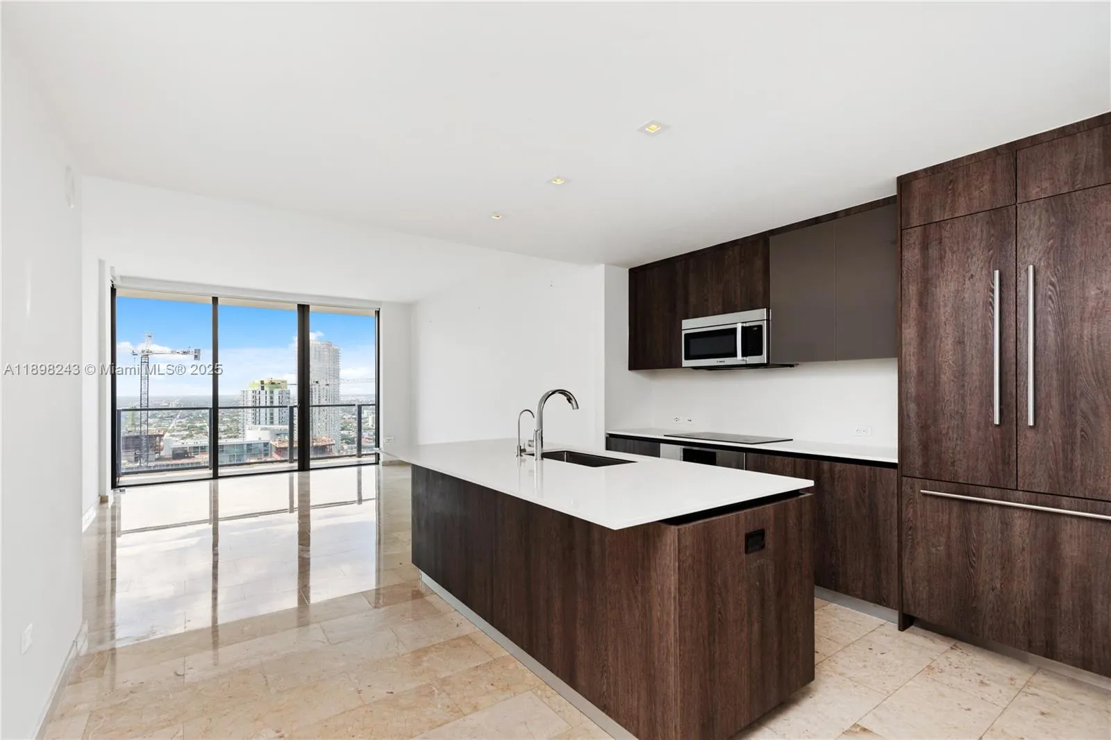1 bedroom 1 bath for sale at 68 SE 6th St # 3906, Miami FL 33131