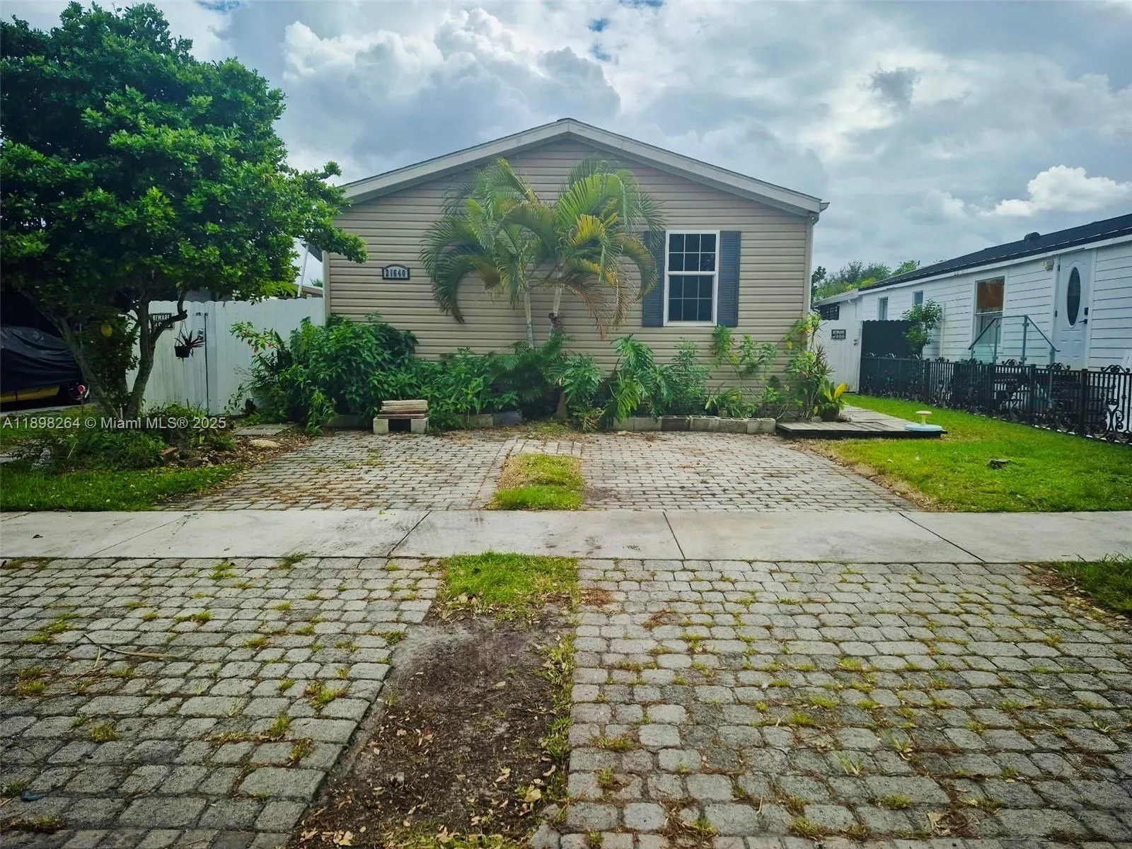 2 bedroom 2 bath for sale at 21640 NW 3rd Pl, Pembroke Pines FL 33029