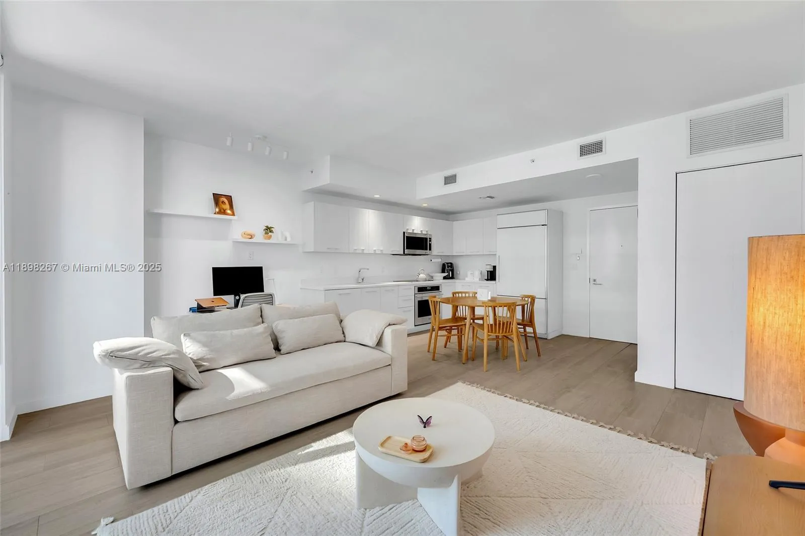 1 bedroom 1 bath for sale at 55 SW 9th St # 1802, Miami FL 33130