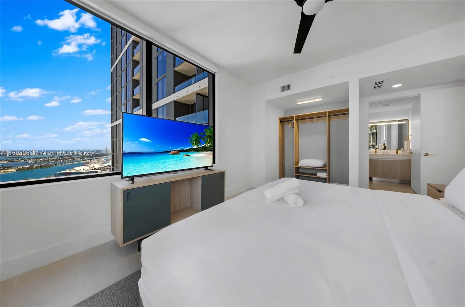 2 bedroom 2 bath for sale at 159 NE 6th St # 4201, Miami FL 33132