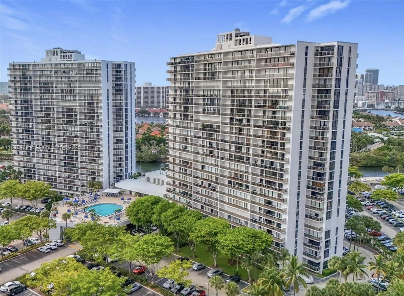 2 bedroom 2 bath for sale at 3731 N Country Club Dr # 129, Aventura FL 33180