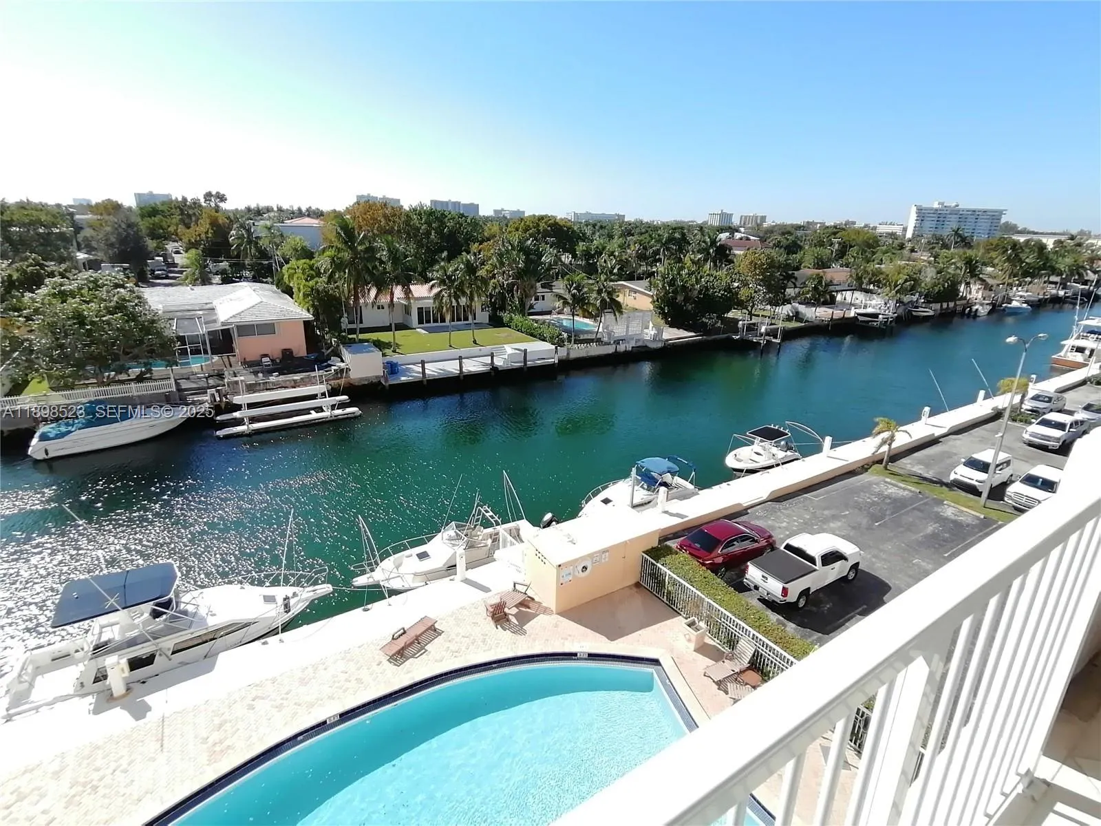 1 bedroom 1 bath for sale at 2020 NE 135th St # 506, North Miami FL 33181