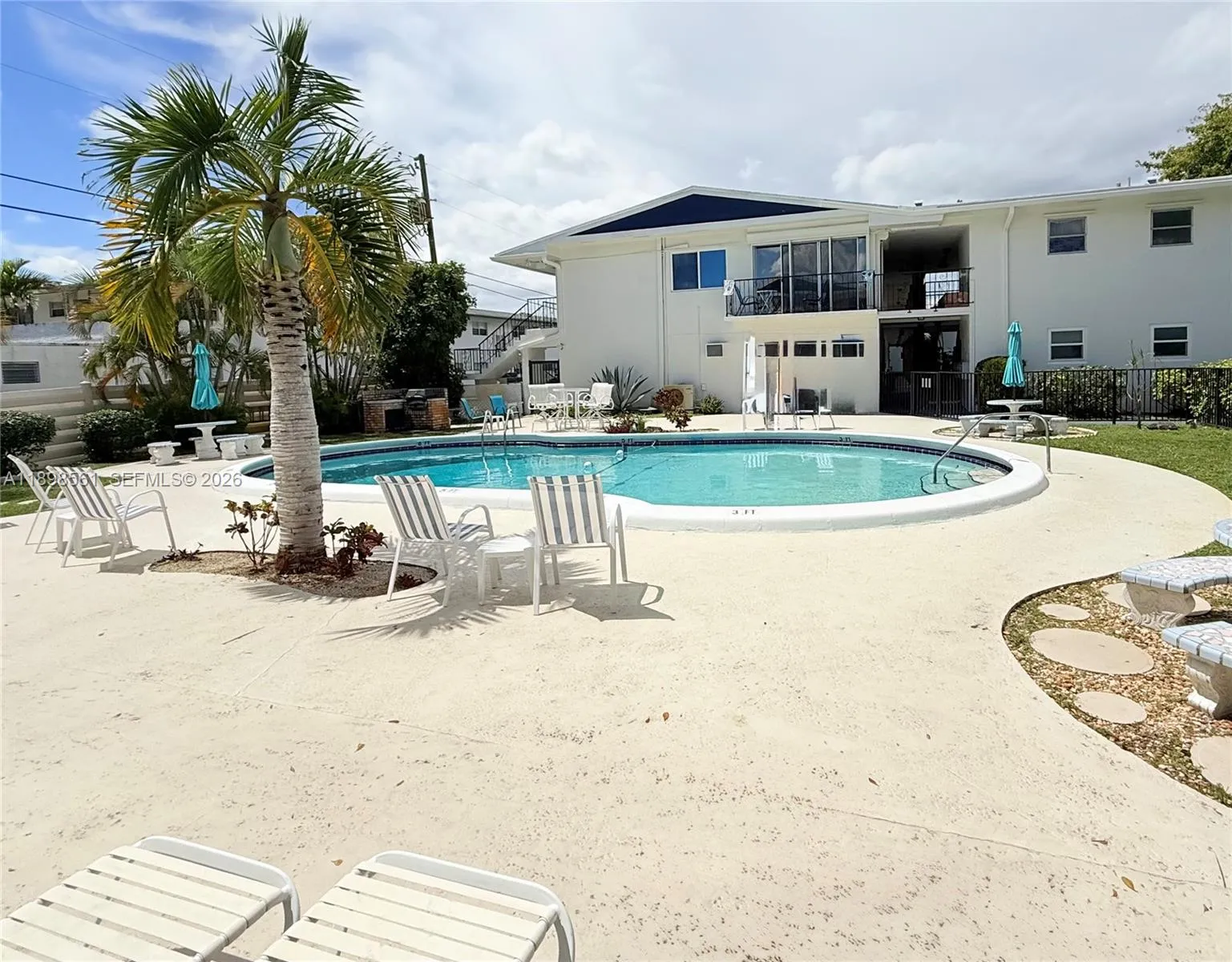 2 bedroom 1 bath for sale at 3600 Harrison St # 16B, Hollywood FL 33021