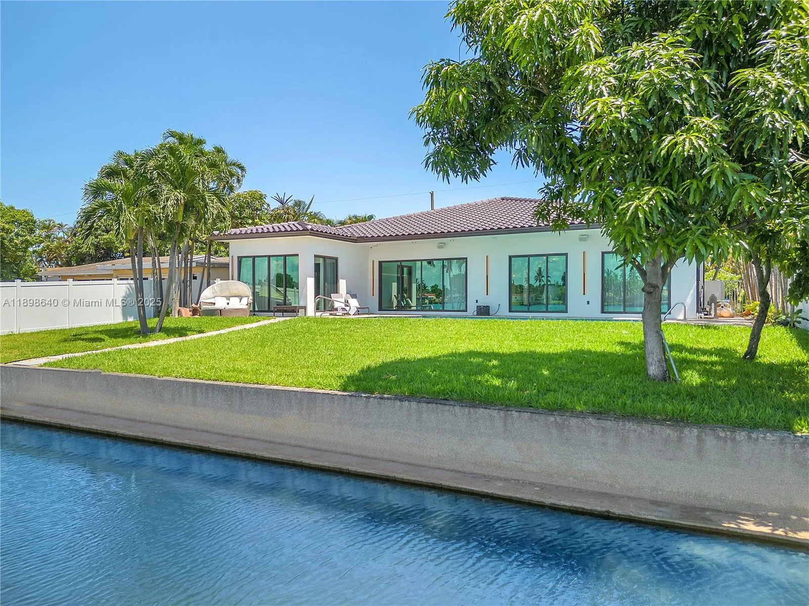 21100 NE 25th Ct, Miami FL 33180