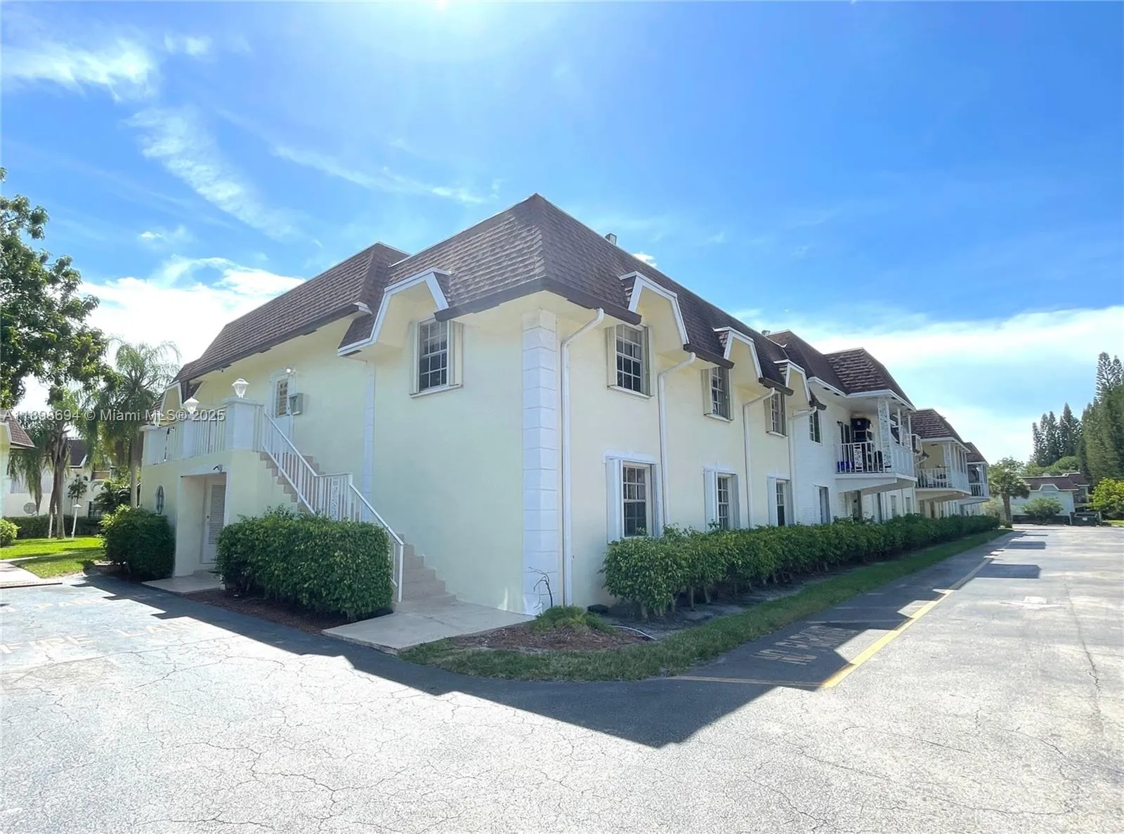 2 bedroom 2 bath for sale at 704 SE 2nd Ave # 448, Deerfield Beach FL 33441