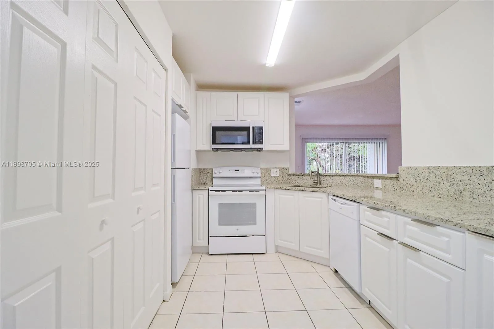 2 bedroom 2 bath for sale at 3453 NW 44th St # 105, Oakland Park FL 33309